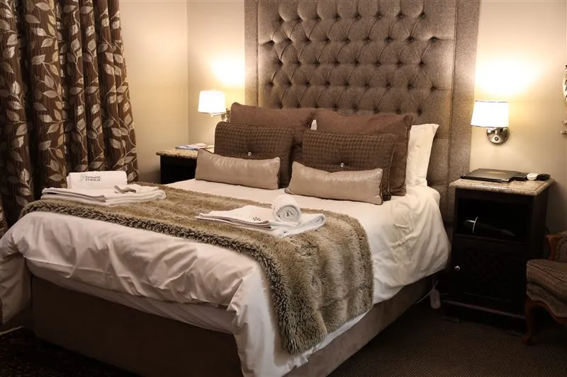 Room 4 at Kosmos Lodge: Double Bed - Side View